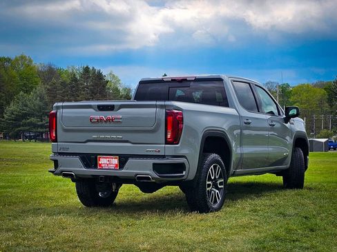 Used 2024 GMC Sierra 1500 AT4 w/ Technology Package AWD/4WD image 3