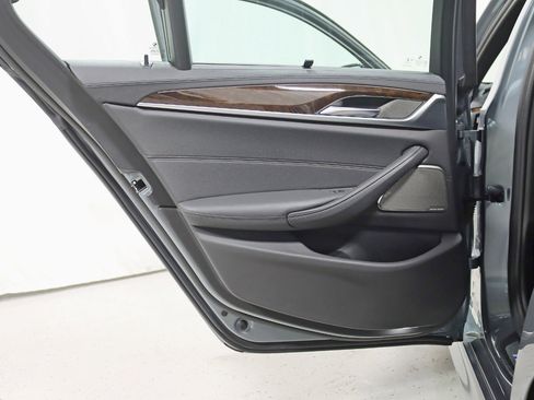 Used 2019 BMW M550i xDrive w/ Dynamic Handling Package image 40