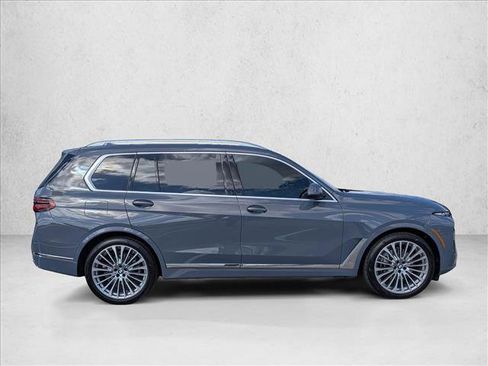 Certified 2025 BMW X7 xDrive40i image 4