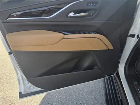 Used 2024 Cadillac Escalade Premium Luxury w/ Performance Package image 22