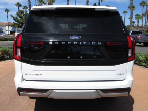 Certified 2025 Ford Expedition Max Platinum AWD/4WD image 3