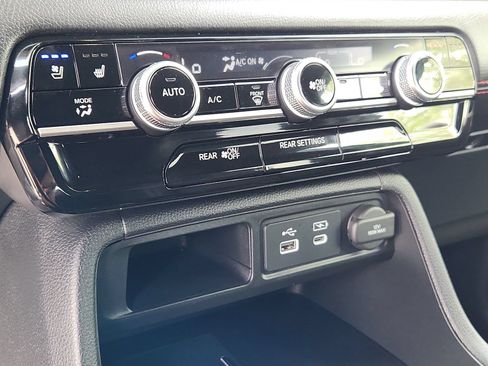 Certified 2025 Honda Pilot Black Edition image 22
