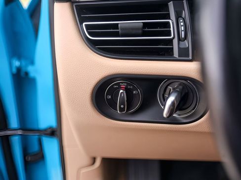 Used 2022 Porsche Macan image 15