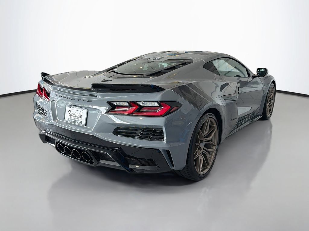 Used 2025 Chevrolet Corvette Z06 RWD image 7