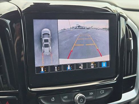 Used 2022 Chevrolet Traverse RS FWD image 14