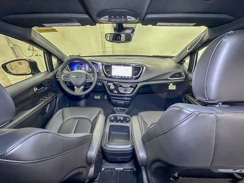 New 2026 Chrysler Pacifica Select image 27
