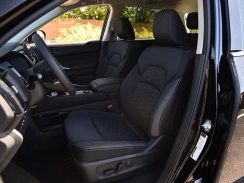 New 2025 Nissan Pathfinder SV image 20