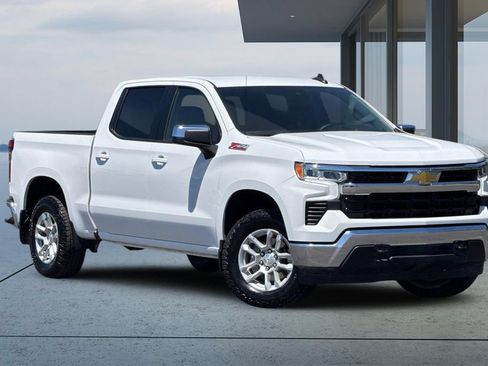 Used 2023 Chevrolet Silverado 1500 LT AWD/4WD image 2