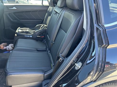 Used 2022 Volkswagen Tiguan SE image 21