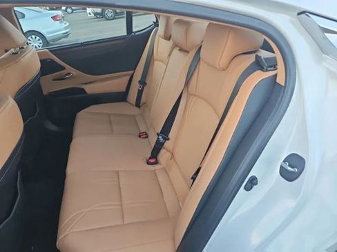 Used 2023 Lexus ES 300h Ultra Luxury w/ Accessory Package (Z1) FWD image 5