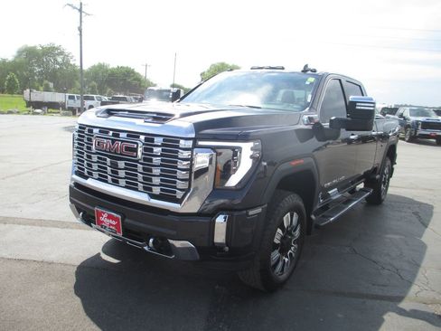Used 2024 GMC Sierra 2500 Denali w/ Denali Reserve Package AWD/4WD image 11