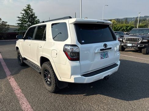Used 2018 Toyota 4Runner SR5 Premium AWD/4WD image 8