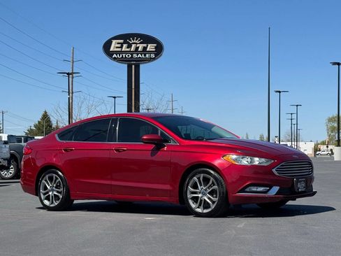 Used 2017 Ford Fusion SE w/ Equipment Group 201A FWD image 1