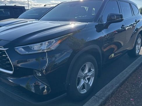 Used 2020 Toyota Highlander LE AWD/4WD image 1