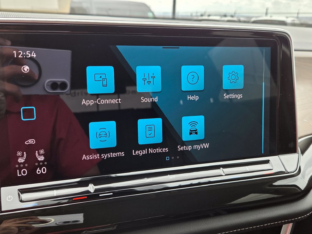 Certified 2026 Volkswagen Atlas SE FWD image 25