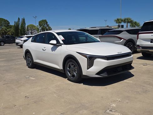New 2026 Kia K4 FWD image 2