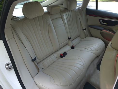 Used 2022 Mercedes-Benz EQS 450+ Sedan image 15