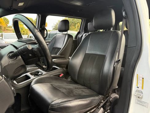 Used 2016 Dodge Grand Caravan SXT FWD image 6
