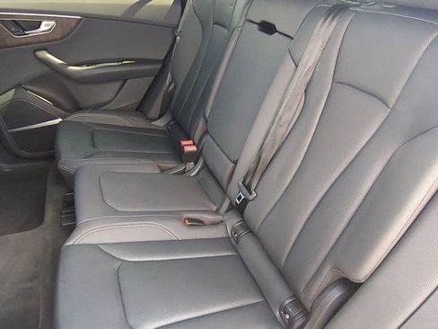 Used 2019 Audi Q8 Premium Plus w/ Premium Plus image 23