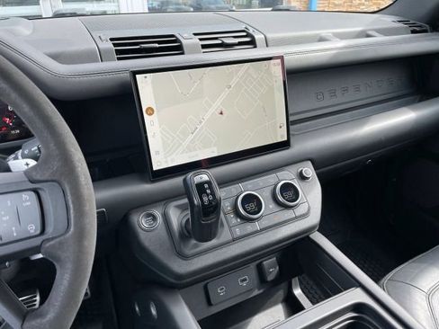 Used 2023 Land Rover Defender 90 V8 image 24