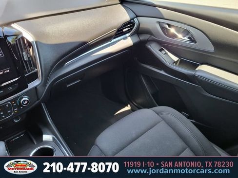 Used 2023 Chevrolet Traverse LT FWD image 16