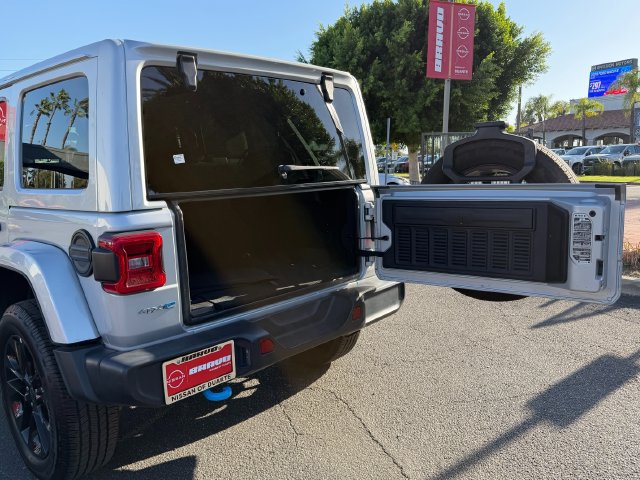 Used 2024 Jeep Wrangler Unlimited Sahara AWD/4WD image 7