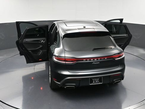 Certified 2025 Porsche Macan image 35