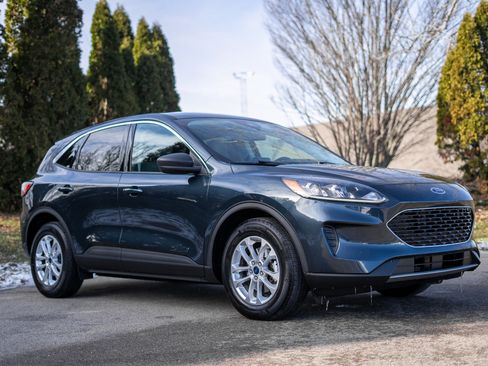 Used 2022 Ford Escape SE w/ Convenience Package image 3