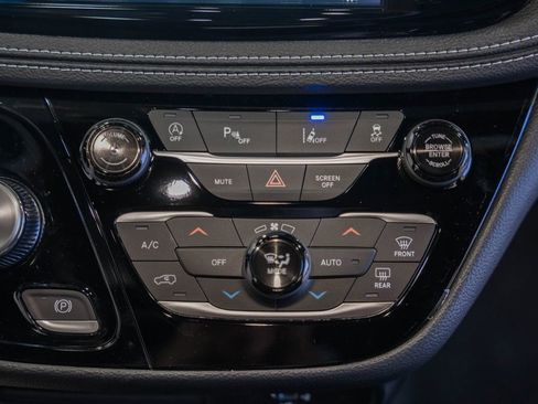 New 2026 Chrysler Pacifica Select FWD image 21
