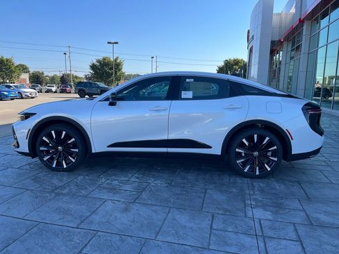 New 2026 Toyota Crown Platinum image 2