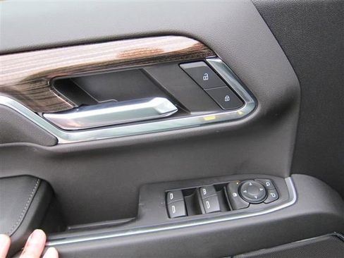 Used 2024 Chevrolet Silverado 1500 LT w/ Z71 Off-Road Package image 14