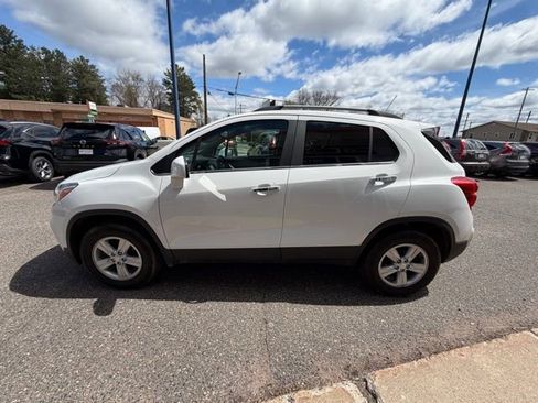 Used 2017 Chevrolet Trax LT w/ LT Convenience Package AWD/4WD image 4