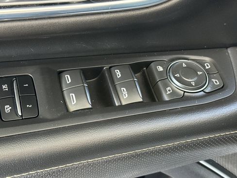 Used 2023 Chevrolet Suburban Premier image 13