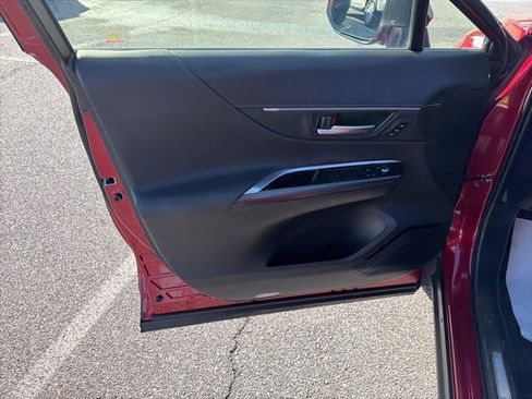 Used 2021 Toyota Venza Limited image 11