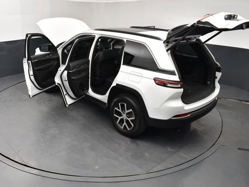 Used 2024 Jeep Grand Cherokee Limited image 28