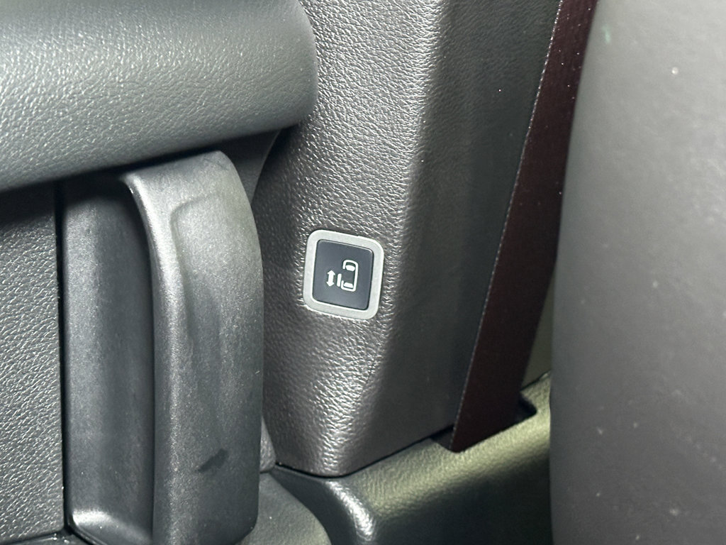 New 2027 Chrysler Pacifica Select AWD/4WD image 21