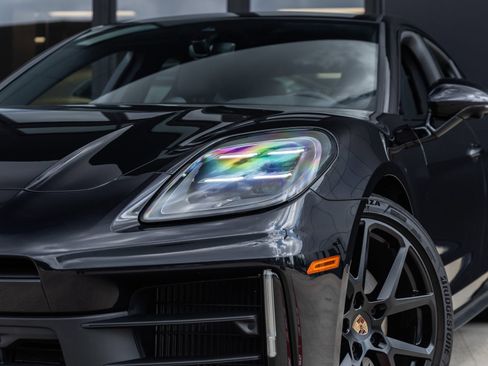 Used 2025 Porsche Panamera image 15