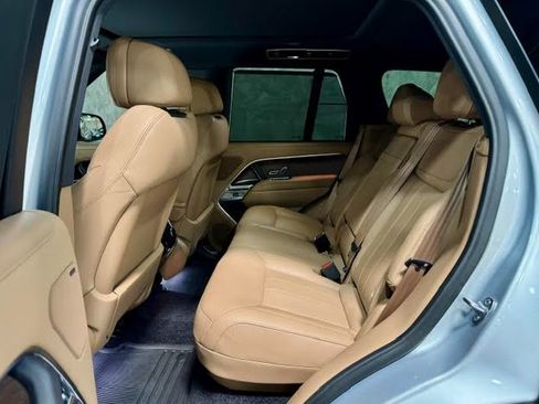 Used 2023 Land Rover Range Rover SE AWD/4WD image 4