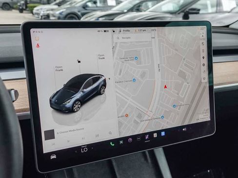 Used 2024 Tesla Model Y Long Range AWD/4WD image 21