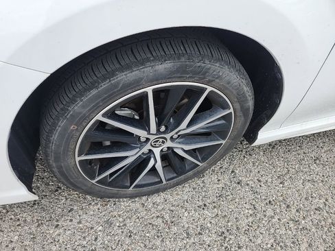 Used 2023 Toyota Camry SE w/ Cold Weather Package FWD image 9