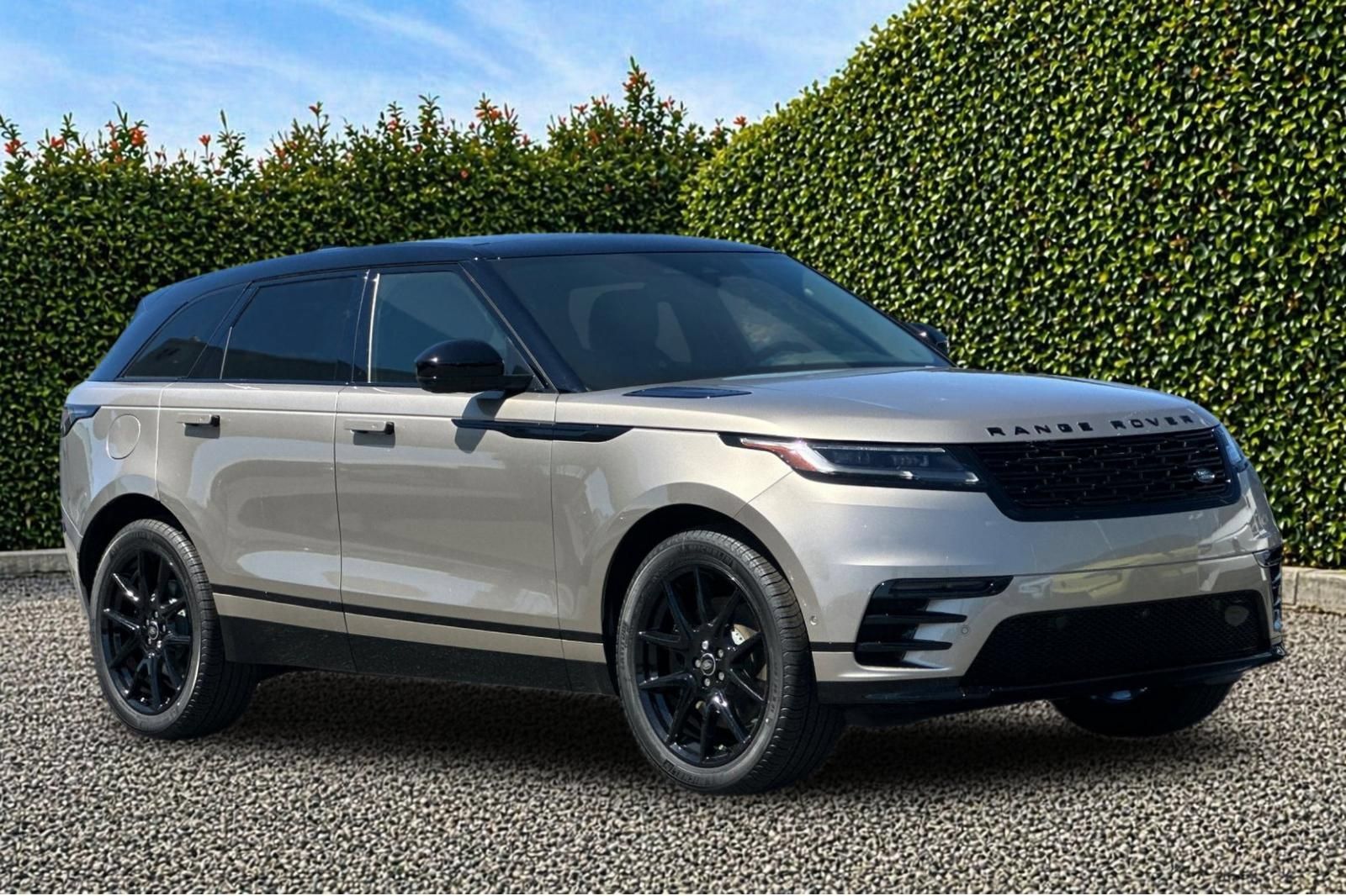 New 2026 Land Rover Range Rover Velar Dynamic SE AWD/4WD image 8