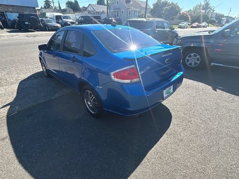 Used 2010 Ford Focus SE FWD image 4