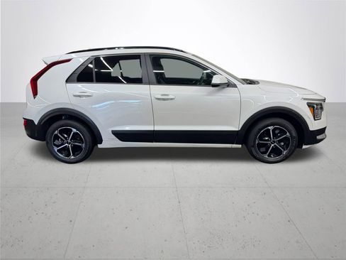 Used 2024 Kia Niro LX FWD image 8