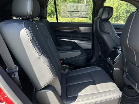 New 2026 Cadillac Vistiq Luxury image 28