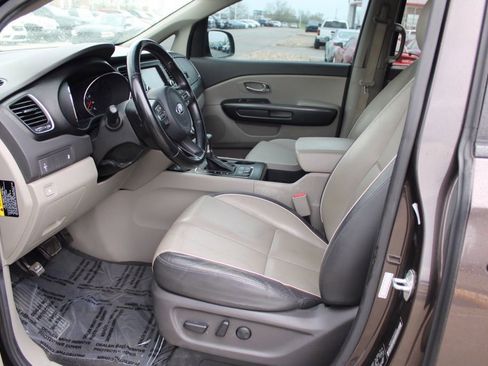 Used 2017 Kia Sedona LX w/ LX Essentials Premium Package image 15