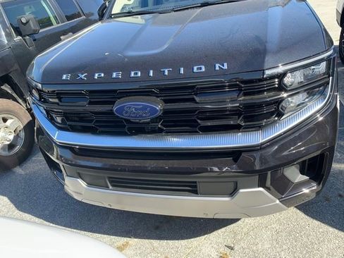 New 2025 Ford Expedition Max Platinum w/ Driver's Package image 9