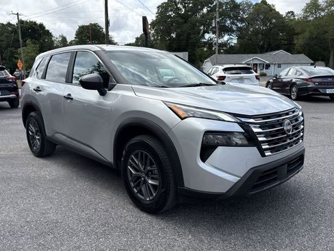 Used 2025 Nissan Rogue S FWD image 7