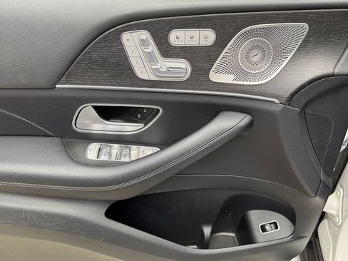 Used 2023 Mercedes-Benz GLS 450 4MATIC image 11