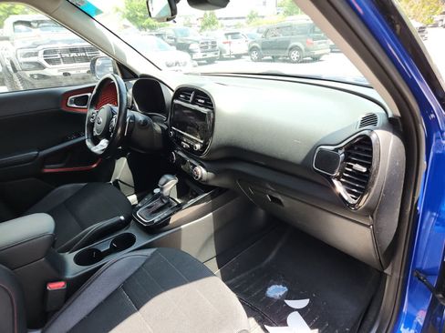 Used 2021 Kia Soul Turbo FWD image 17