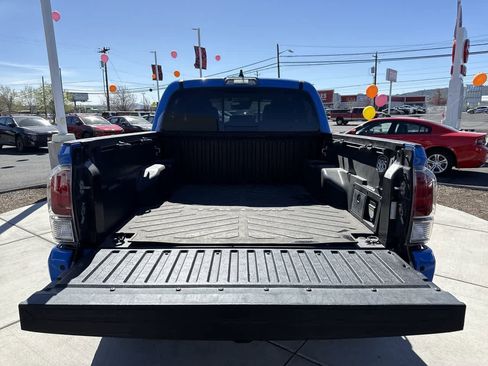 Used 2020 Toyota Tacoma TRD Off-Road w/ Technology Package AWD/4WD image 6